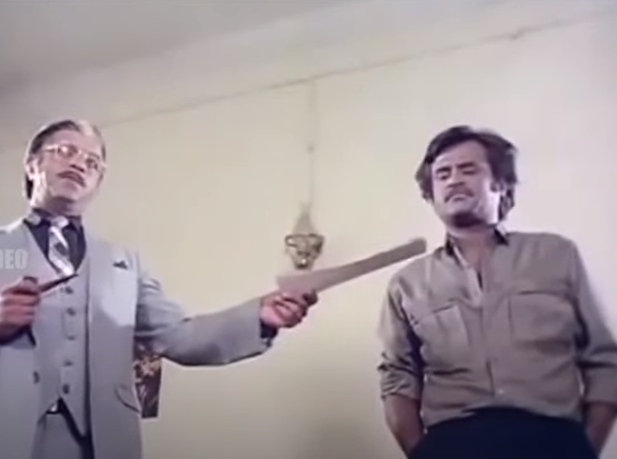  அடிதடி ஆக்ஷன் படங்களில் நடித்து வந்த ரஜினிக்கு ஒத்துவராத கதை நான் அடிமை இல்லை. பாக்ஸ் ஆபிஸில் படம் தோல்வி கண்டது. இந்தப் படத்தை தமிழ், கன்னடம் இரு மொழிகளில் எடுத்தனர். அப்போது ஸ்ரீதேவி பிஸியாக நடித்தக் கொண்டிருந்தார். இந்தியில் வாய்ப்புகள் குவிந்தவண்ணம் இருந்தன. இதில் வேடிக்கை என்னவென்றால், மிதுன் சக்ரவர்த்தியின் அதே இந்திப் படத்தின் தெலுங்கு ரீமேக்கில் ஸ்ரீதேவி, கிருஷ்ணாவுடன் நடித்தார். டி.ராமராவ் இயக்கிய அந்தப் படம் 1985 திரைக்கு வந்து வெற்றி பெற்றது. அதைப் பார்த்துதான் ஸ்ரீதேவிதான் வேண்டும் என்றார் ரஜினி. இந்தி, தெலுங்கில் வெற்றி பெற்ற படம் தமிழில் தோல்வியடைந்தது துரதிர்ஷ்டமே.