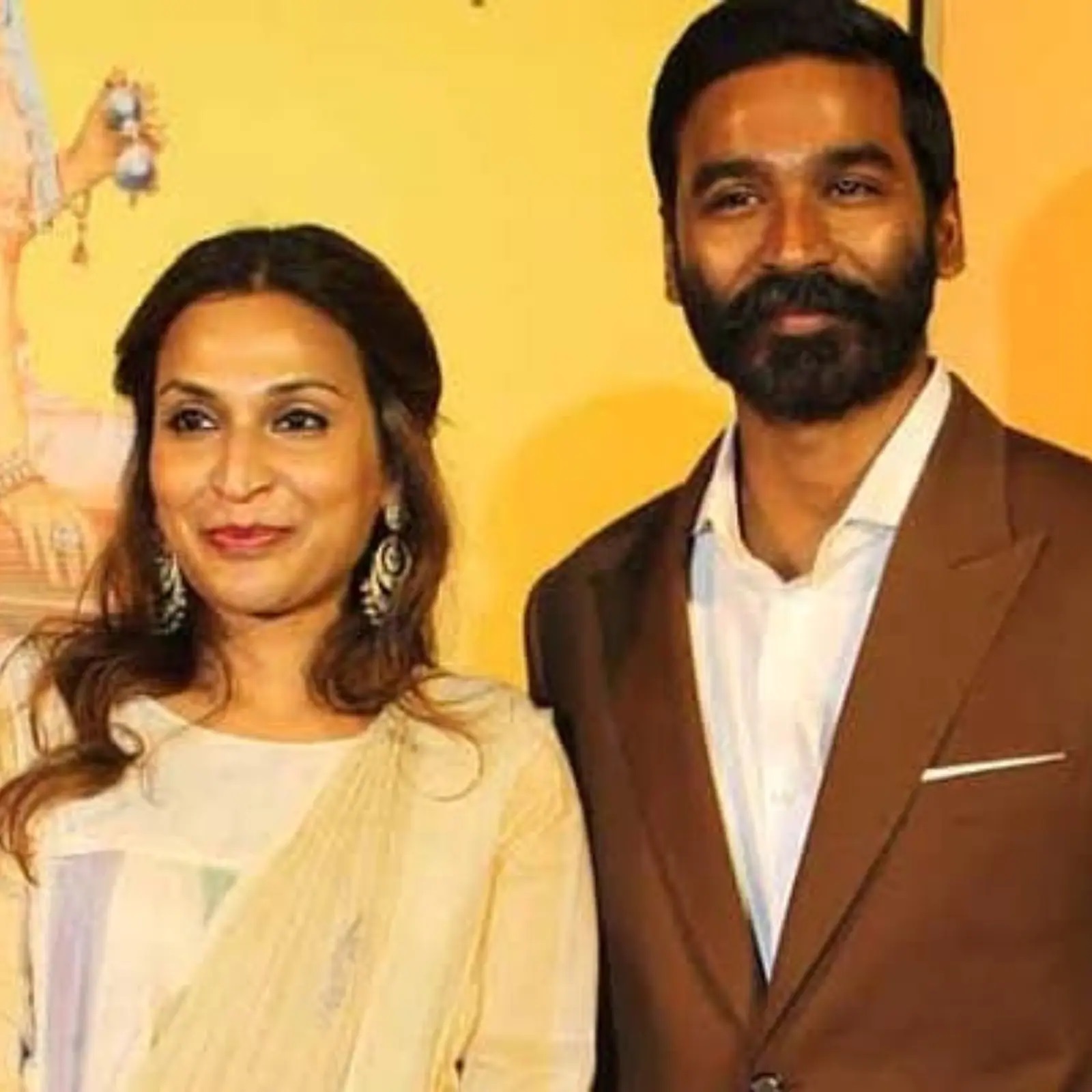  தயவு செய்து எங்கள் முடிவை மதித்து, இதை சமாளிக்க தேவையான தனி மனித சுதந்திரத்தை எங்களுக்கு வழங்குமாறு கேட்டுக் கொள்கிறோம்" என்று தெரிவித்திருந்தனர்.