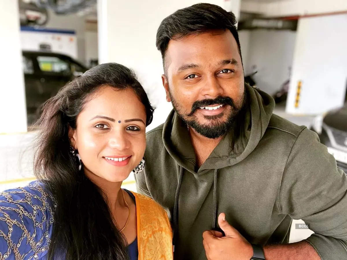  இதற்கிடையே லாரன்ஸ் மாஸ்டரிடம் நடன உதவியாளராக இருந்த ஹூசைன் என்பவரை மணிமேகலை காதலித்து வந்தார்.