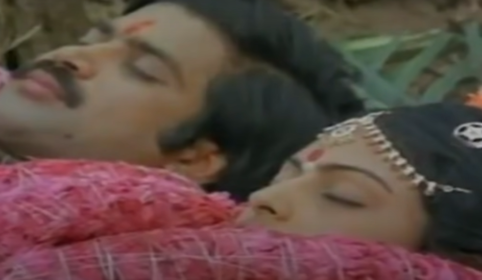  ,[object Object],இந்தப் படத்தில் சீதா அறிமுகமான போது பன்னிரெண்டாம் வகுப்பில் படித்துக் கொண்டிருந்தார். கல்யாண வீடியோ ஒன்றில் அவரைப் பார்த்து, தேடிப் போய் ஒப்பந்தம் செய்தாராம் பாண்டியராஜன். ரேவதியுடன் அவருக்கு காதல் காட்சிகள் இல்லை. ஆனால், கிளைமாக்ஸில் அவர்கள் இருவரும் திருமணம் செய்யப் போகிறார்கள் என்பதை சூசகமாகக் காட்டி படத்தை முடித்திருப்பார்.படத்தில் முற்போக்கான காட்சிகளும் உண்டு. கல்யாணத்துக்கு முன்னாடி நல்ல நேரம் பார்த்து, தாம்பூலத்தட்டு மாற்றுவது குறித்து ரேவதியின் அப்பா விஸ்வநாதன் சொல்ல, அட, இதுக்கெல்லாம் என்ன கால நேரம் பார்க்கிறது. உங்களுக்கு எதையாவது மாத்தணும் அவ்வளவுதானே என்று அவரது தோளில் இருக்கும் துண்டை எடுத்துவிட்டு தனது தோளில் கிடக்கும் துண்டை போட்டு விடுவார் வி.கே.ராமசாமி. அதேபோல், வரதட்சணை குறித்த ரேவதியின் டயலாக்கும் சிறப்பு.