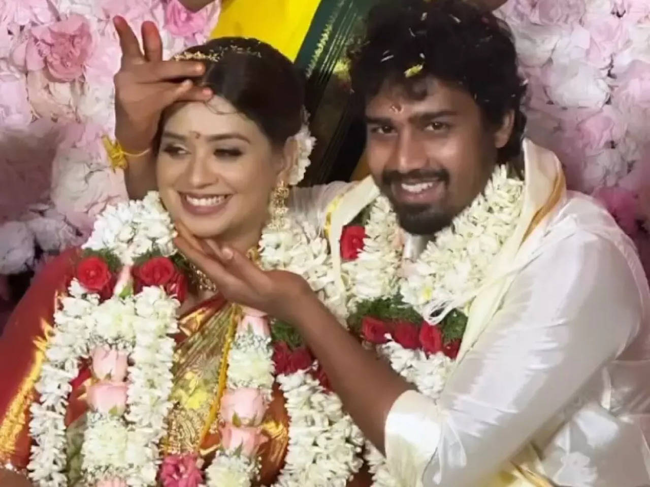  பசங்க பட நடிகர் கிஷோருக்கும், சீரியல் நடிகை ப்ரீத்தி குமாருக்கும் இன்று திருமணம் நடந்துள்ளது.