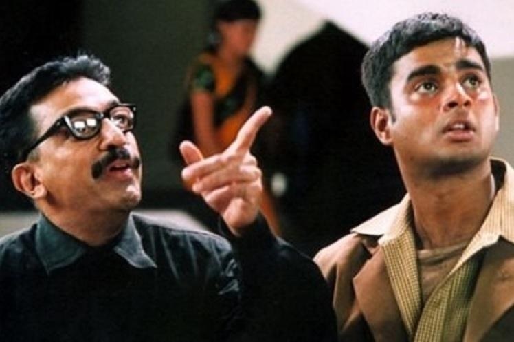  தமிழ் நாட்டில் கடந்த 2004 ஆம் ஆண்டு சுனாமி வருவதற்கே முன்பே இந்தப் படத்தில் சுனாமி குறித்து பேசியிருப்பார் கமல். இதனையடுத்து அன்றே கணித்தார் கமல் என ரசிகர்கள் குறிப்பிடுவதுண்டு.