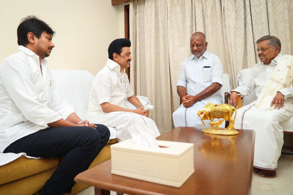 ஓ.பன்னீர்ச்செல்வம் வீட்டிற்கு சென்ற முதலமைச்சர் மு.க.ஸ்டாலின்