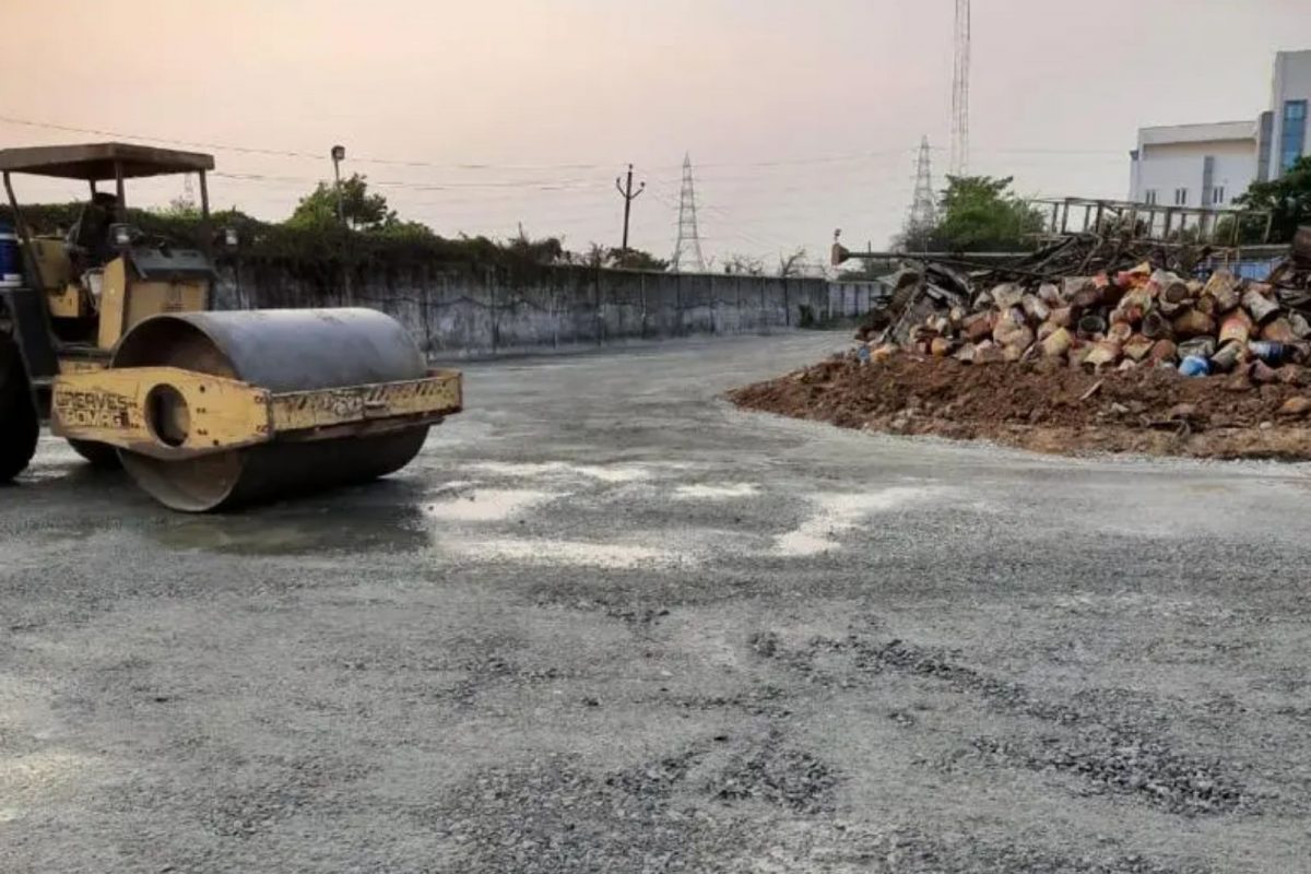 சாலை அமைக்கும் பணி