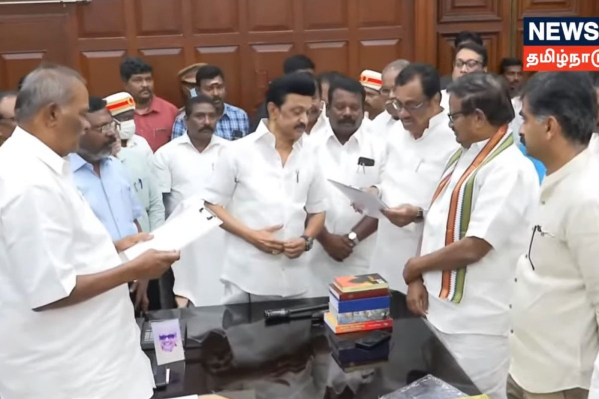 சட்டமன்ற உறுப்பினராக பதவியேற்றார் ஈவிகேஎஸ் இளங்கோவன்