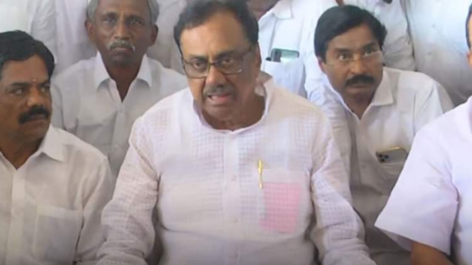 “வெற்றியை கொண்டாடும் மனநிலையில் இல்லை.. மு.க.ஸ்டாலின் ஆட்சிக்கு கிடைத்த வெற்றி..” ஈ.வி.கே.எஸ்.இளங்கோவன் பேட்டி