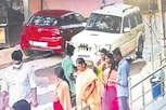 திருடிய சேலைகளை திருப்பித் தந்த திருட்டு கும்பல்..!