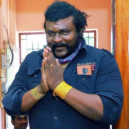  முதல் எலிமினேஷனில் நாய் சேகர் பட இயக்குநர் கிஷோர் வெளியேற கடந்த வாரம் காளையன் நிகழ்ச்சியிலிருந்து வெளியேறினார்.