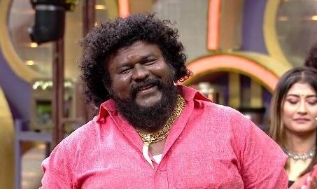  காளையன் நிகழ்ச்சியை விட்டு வெளியேறியது ரசிகர்களிடையே வருத்தத்தை ஏற்படுத்தியிருக்கிறது.