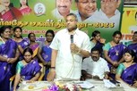 ’பெண்களுக்கு இடஒதுக்கீடு என்று பேசுவோம்.. ஆனால் கொடுக்க மாட்டோம்’