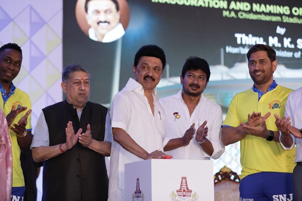  சேப்பாக்கம் எம்.ஏ.சிதம்பரம் கிரிக்கெட் மைதானத்தில், 139 கோடி ரூபாய் செலவில் நவீன வசதிகளுடன் கட்டப்பட்ட கேலரிக்கு முன்னாள் முதலமைச்சர் கருணாநிதியின் பெயர் சூட்டப்பட்டது.