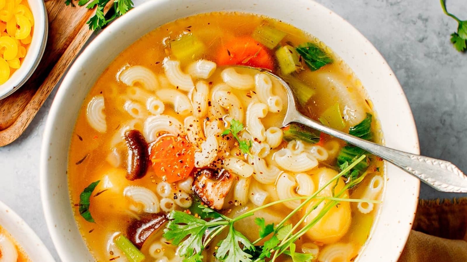 குழந்தைகளுக்கு ஊட்டச்சத்து.. ஈசியா செய்யலாம் மக்ரோனி சூப்!