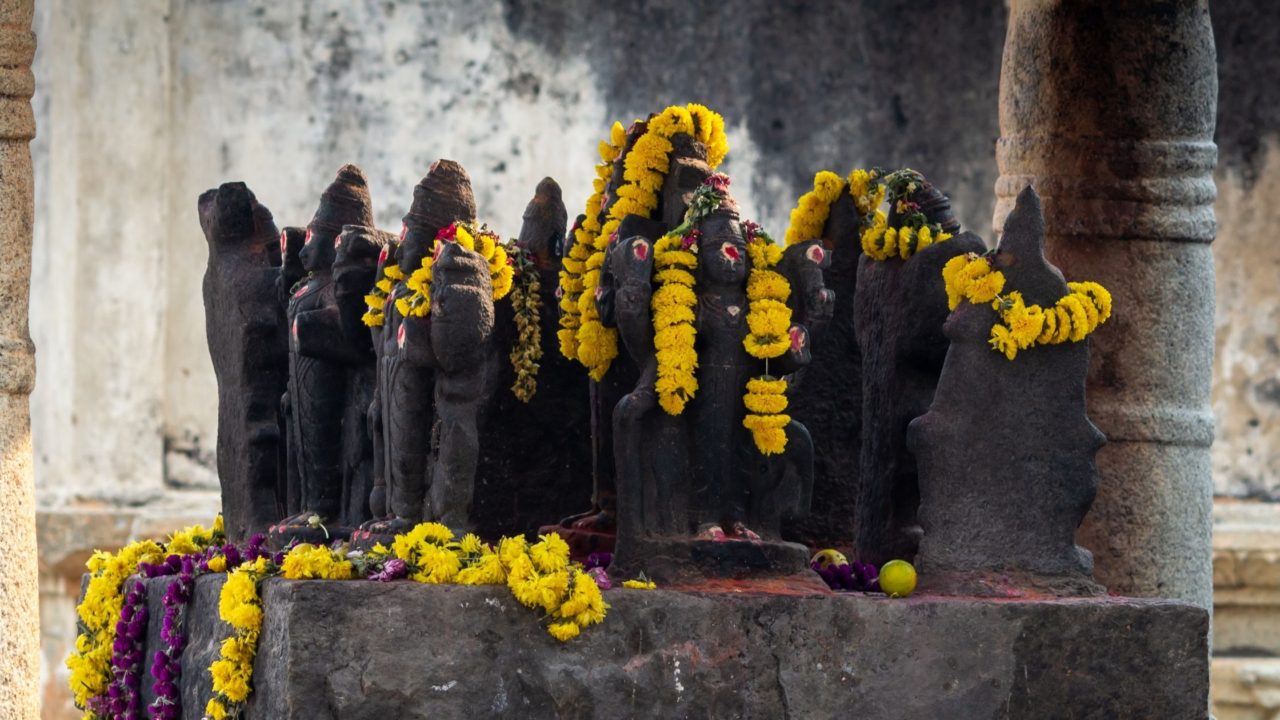  ,[object Object], என்ற கேள்வி பலரின் சிந்தையிலும் இருக்கும். ஆனால், அதற்கான சரியான பதில் கிடைப்பது கடினம். ஏனெனில், நவகிரகங்களை சுப மற்றும் அசுப கிரகங்கள் என இரண்டாக பிரிக்கின்றனர். சுப கிரகங்களாக இருந்தாலும், அசுப கிரகமாக இருந்தாலும் அவை கலவையான பலன்களை தான் கொடுக்கும். ஆனால், பலன்களின் தன்மை, அவை அமர்ந்துள்ள இடத்தைப் பொறுத்து மாறுபடும். சரி நாம் சனி எப்போது சுப, அசுப பலனைத் தருவார் என்பதைப் பார்ப்போம்.