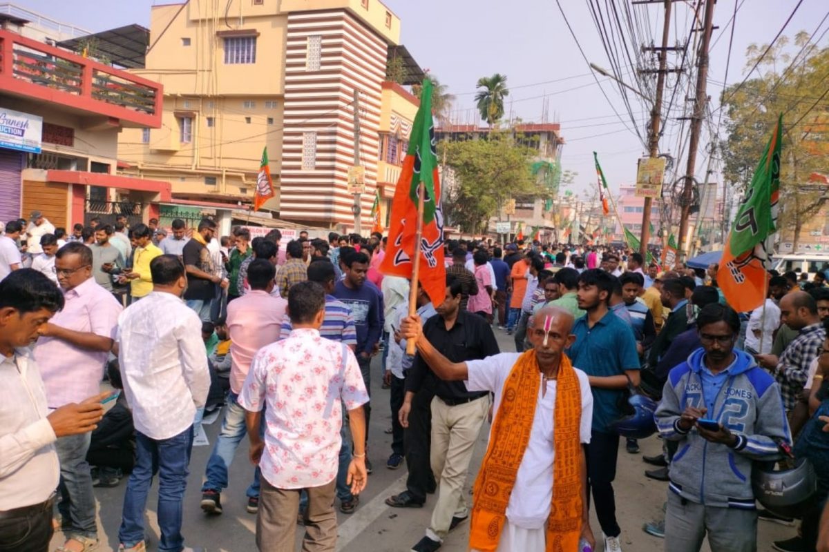 திரிபுராவில் பாஜக வெற்றிக் கொண்டாட்டம்
