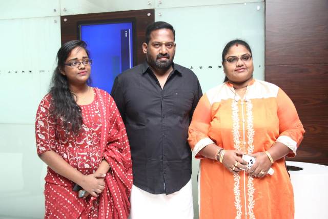  தனுஷின் மாரி, விஷ்ணு விஷாலின் வேலைன்னு வந்துட்டா வெள்ளக்காரன் உள்ளிட்ட படங்களில் ரோபோ ஷங்கரின் காமெடி பாரட்டப்பட்டது.