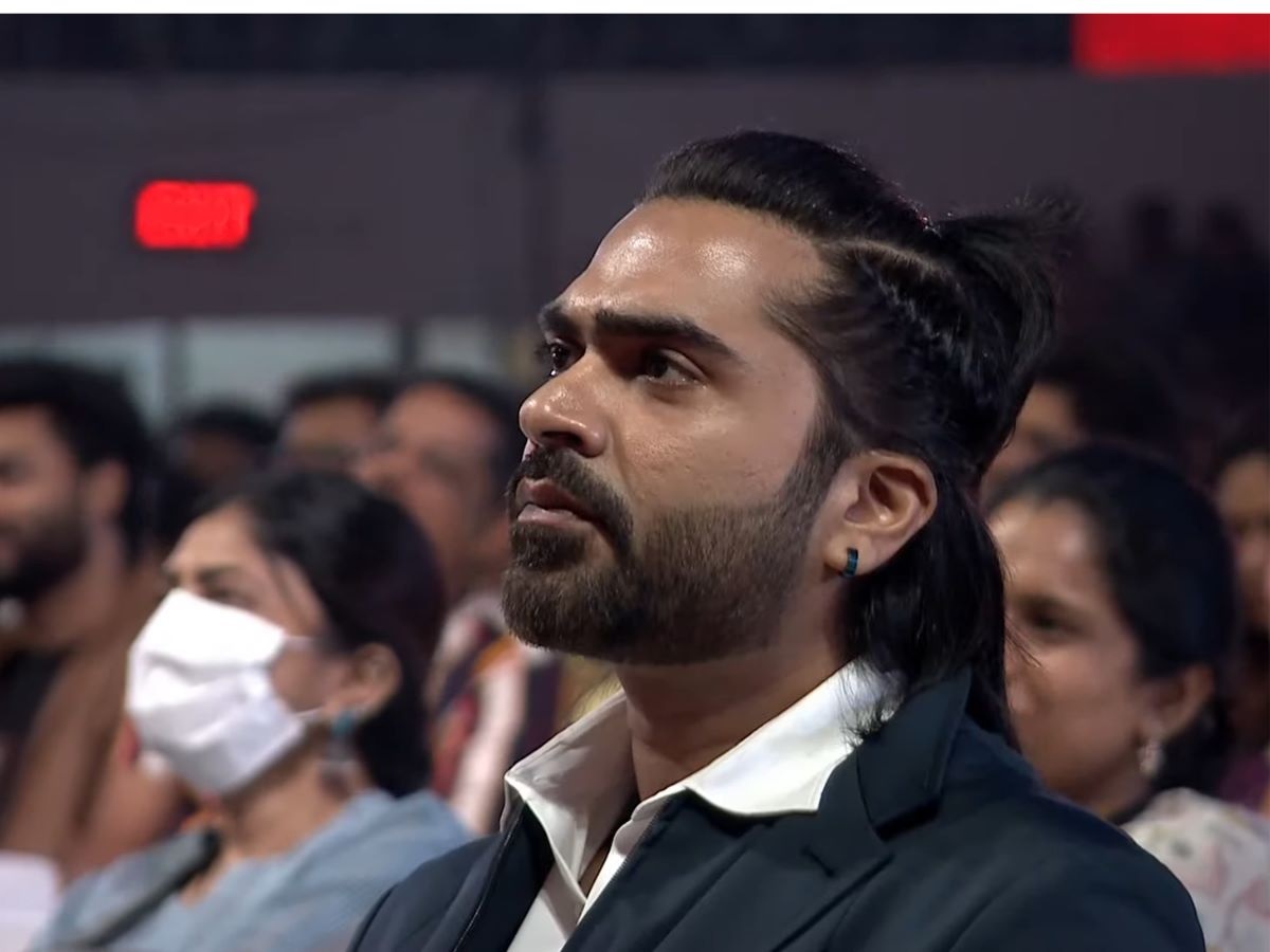  பத்து தல இசை வெளியீட்டு விழாவில் சிம்புவின் பேச்சு ஹைலைட்டாக அமைந்தது. விழாவில் பேசிய சிம்பு ஒவ்வொரு நாளும் நம்மள மாத்தி தான் ஆகணும். இனிமே நீங்க சந்தோஷமா இருங்க. மத்ததெல்லாம் நான் பாத்துக்கிறேன். இனிமே நான் என்ன பண்றேனு மட்டும் பாருங்க. சாதாரணமா வரல. வேற மாறி வந்திருக்கேன். இனிமே உங்கள தலை குணிய விடமாட்டேன் என்று குறிப்பிட்டிருந்தார்.