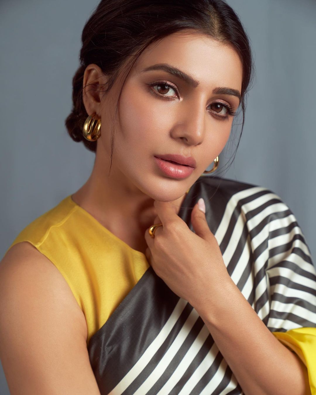  பான்-இந்தியத் திரைப்படமாக 3டியில் தயாரிக்கப்பட்ட இந்தத் திரைப்படம், நாடக ஆசிரியரான காளிதாசரின் நாடக தழுவலாகும்.