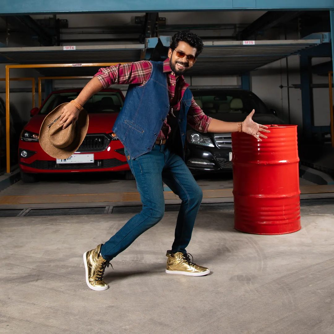  பாண்டியன் ஸ்டோர்ஸ் சீரியலோடு சின்னத்திரைக்கு பை சொல்லும் முடிவில் குமரன் தங்கராஜன் இருப்பதாக செய்திகள் தெரிவிக்கின்றன.