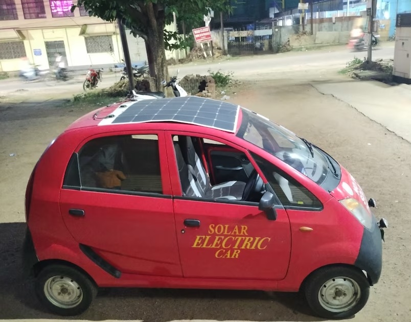  நாட்டில் பெட்ரோல், டீசல் விலை அதிகவிலையில் விற்பனையாகும் சூழலில் மாற்று எரிசக்தியான மின்சார வாகனங்களை மக்கள் வாங்கும் எண்ணிக்கை சமீப காலமாக அதிகரித்து வருகிறது. இவை சுற்றுச்சூழல் பாதுகாப்புக்கு உகந்ததாகவும் இருப்பதால் அரசும் இதுபோன்ற மாற்று எரிபொருள் பயன்பாட்டை மானியம் போன்ற உதவிகளுடன் ஊக்குவித்து வருகின்றன.