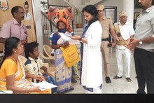 தேனியில் மாற்றுத்திறனாளிகளுக்கு திருமண உதவித்தொகை வழங்கிய ஆட்சியர்..