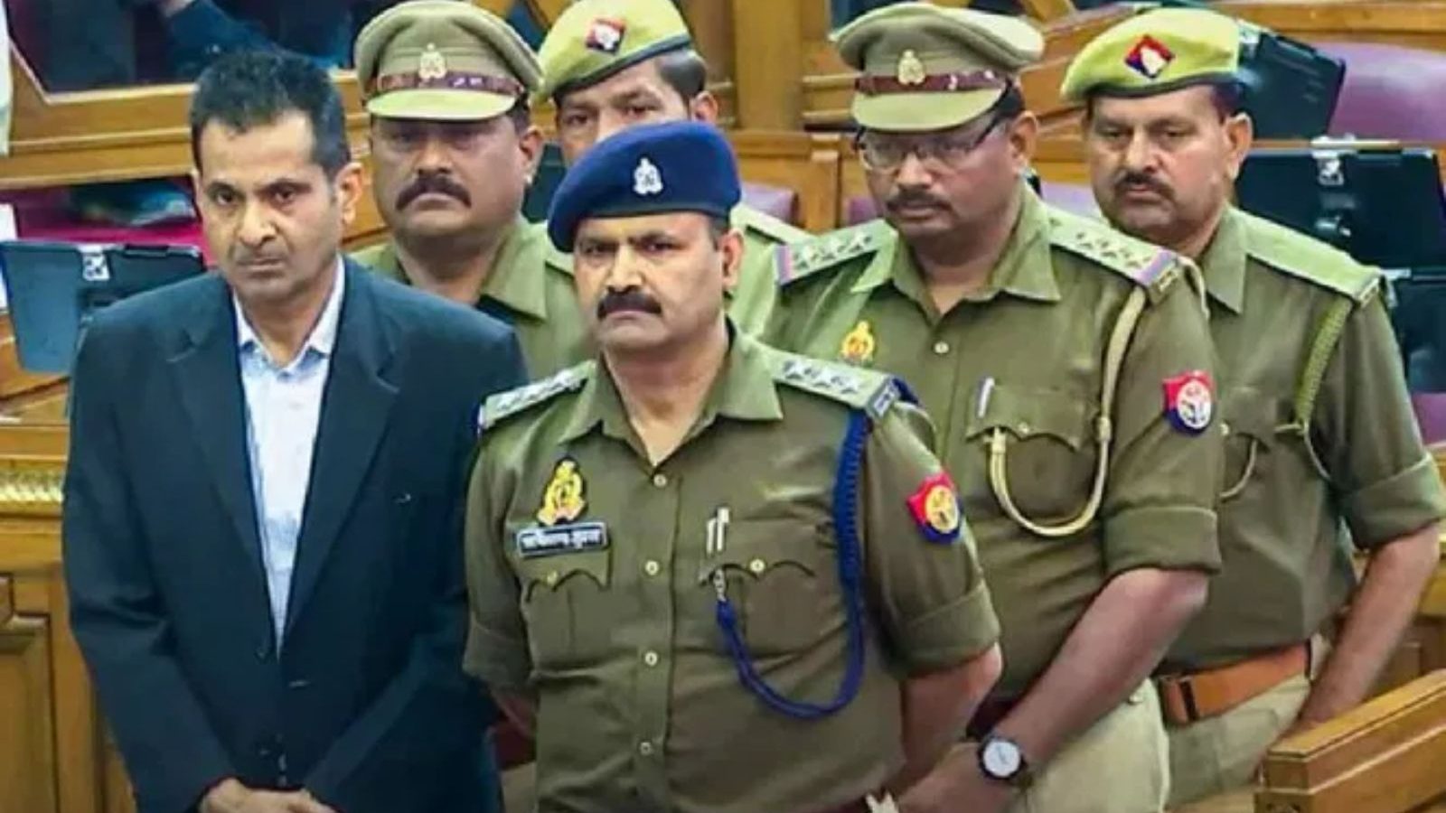 சட்டமன்ற கூண்டில் ஏற்றப்பட்ட 6 போலீசார்... 19 வருடங்களுக்குப் பிறகு பாஜக எம்.எல்.ஏ எழுப்பிய உரிமை மீறல் பிரச்னை..!