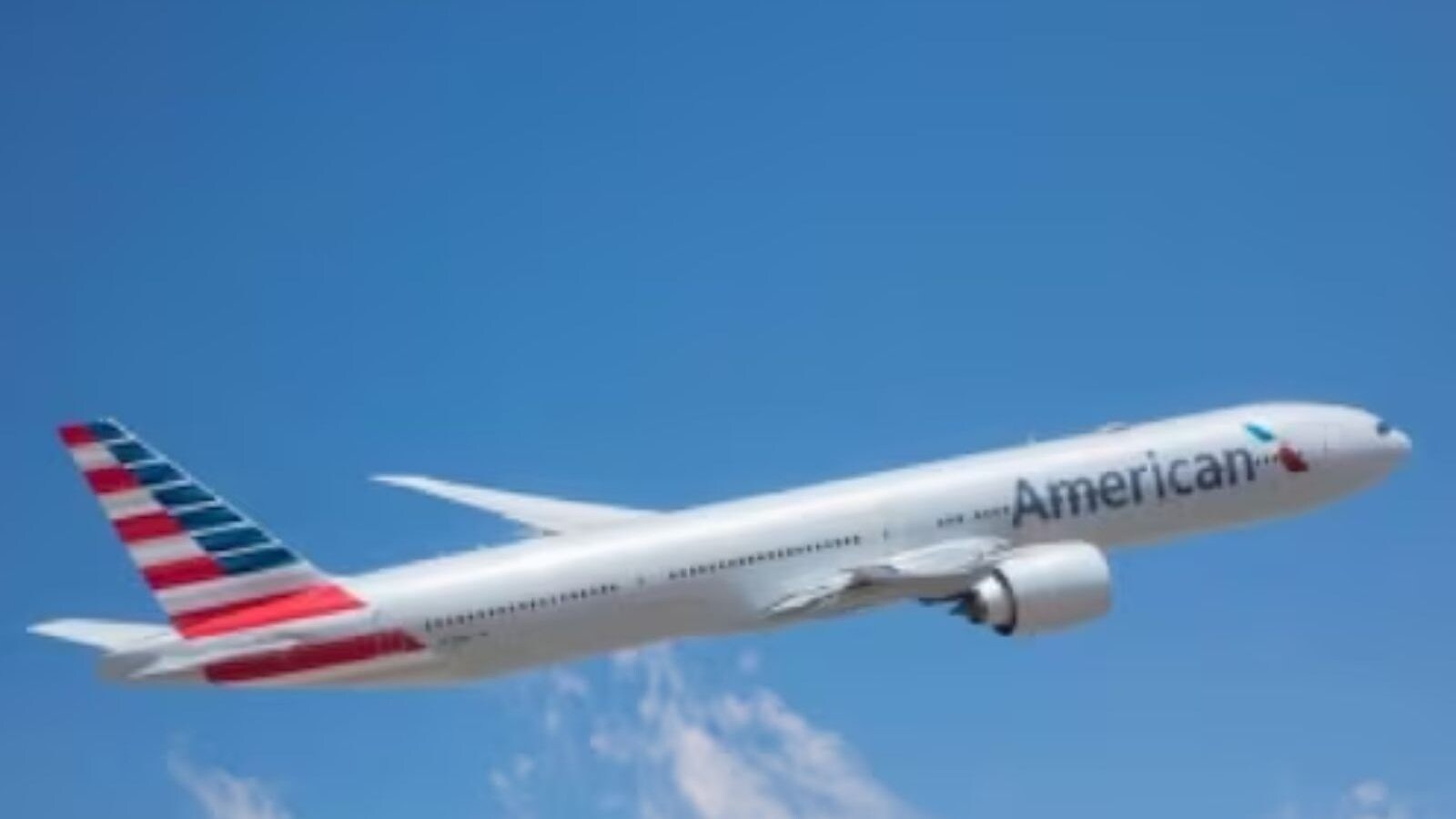 மீண்டும் விமானத்தில் பயணி மீது சிறுநீர் கழிப்பு... போதை மாணவரின் செயலால் பயணிகள் அதிர்ச்சி..!