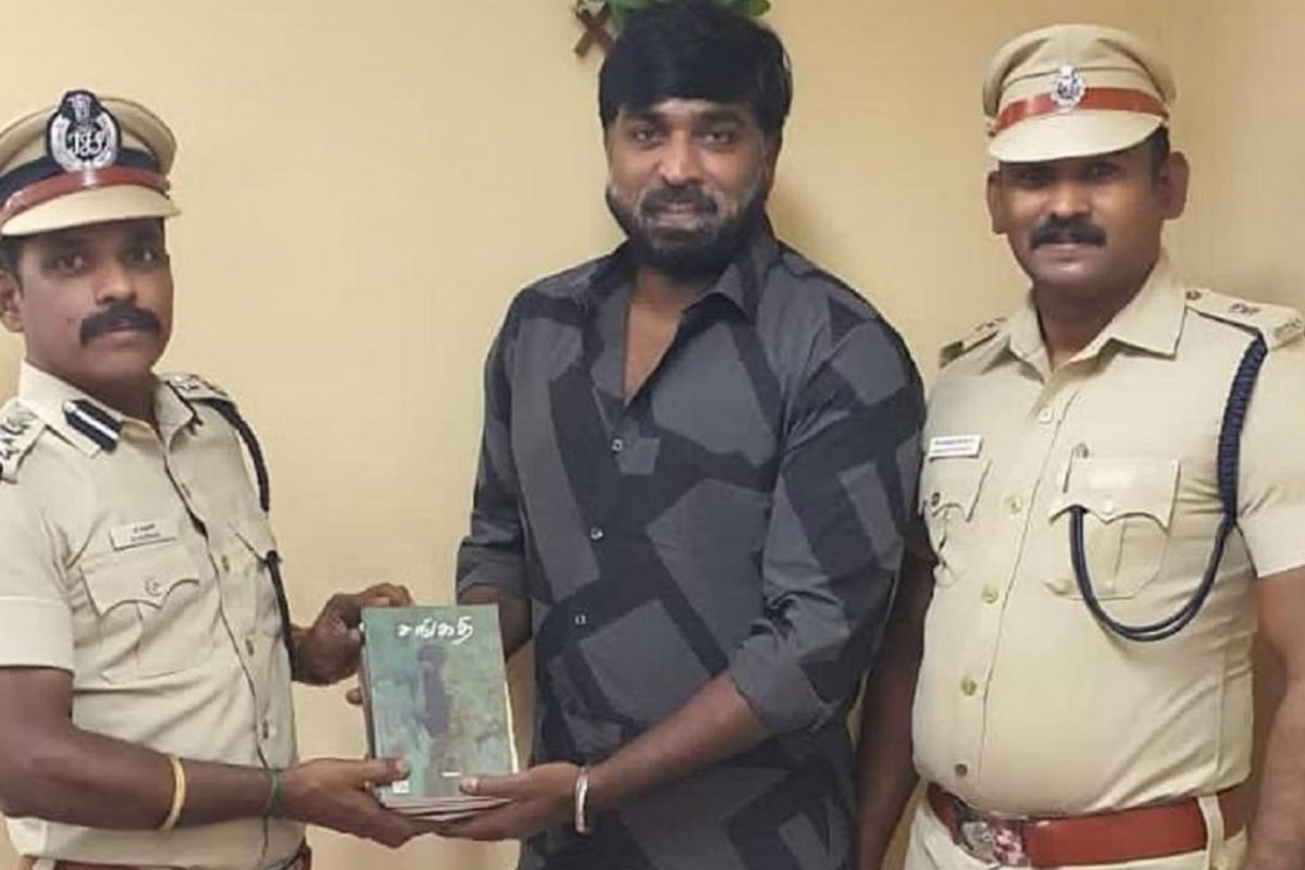 அசிறைக்கு 1,000 நூல்களை வழங்கிய நடிகர் விஜய் சேதுபதி