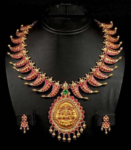  நேற்று தங்கம் விலை கிராம் ஒன்றுக்கு ரூ.160 உயர்ந்த நிலையில், இன்று தங்கம் விலை குறைந்துள்ளது.