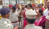 புதுச்சேரியில் டி.ஜி.பி. அலுவலகத்தை முற்றுகையிட்ட திருநங்கைகள்!