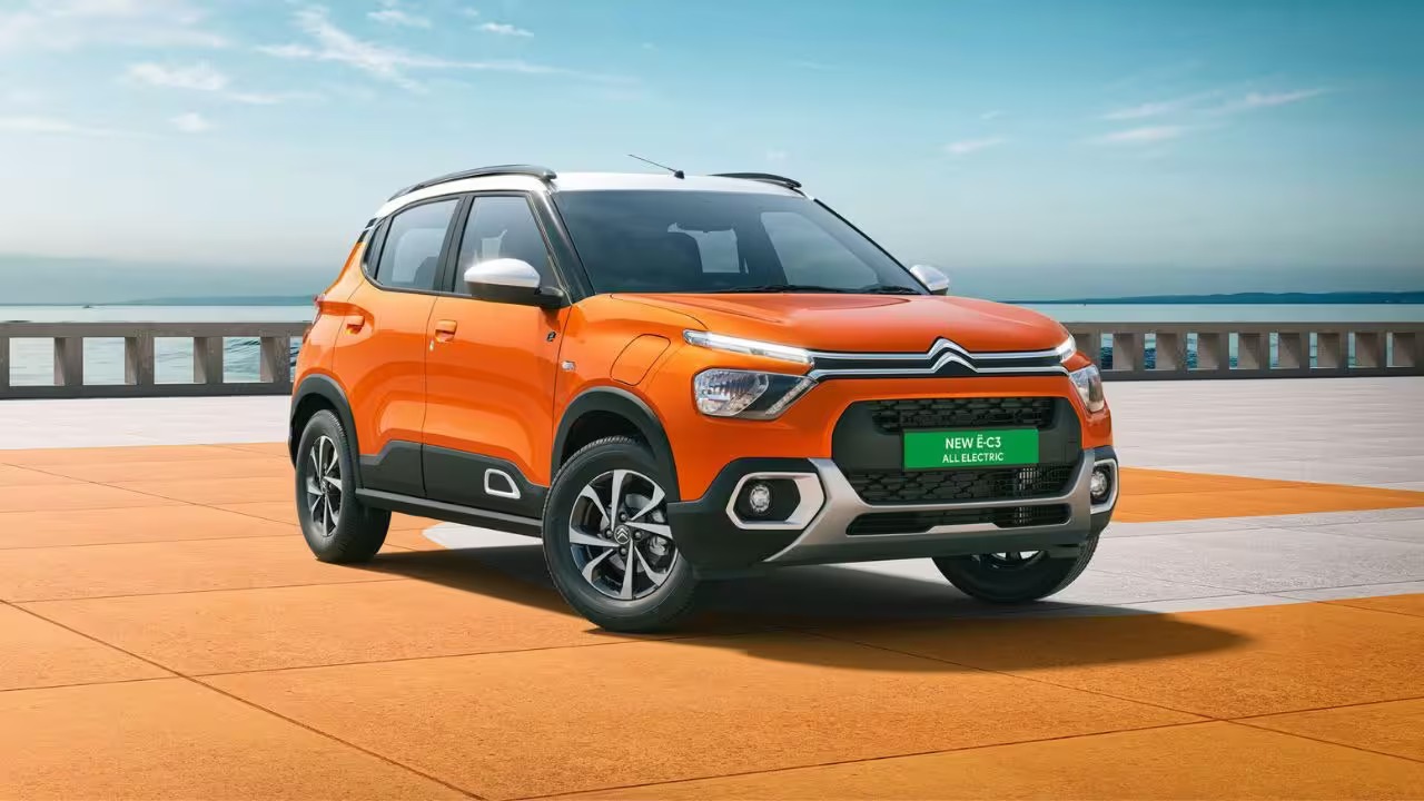  பிரெஞ்சு கார் தயாரிப்பு நிறுவனமான சிட்ரோயன் (Citroen) நிறுவனம் இந்தியாவில் அதன் முதல் எலெக்ட்ரிக் காரான ஆல் எலெக்ட்ரிக் E-C3 ஹேட்ச்பேக்கை ரூ.11.50 லட்சம் (எக்ஸ்-ஷோரூம் விலை) என்ற ஆரம்ப விலையில் அறிமுகப்படுத்தியுள்ளது.