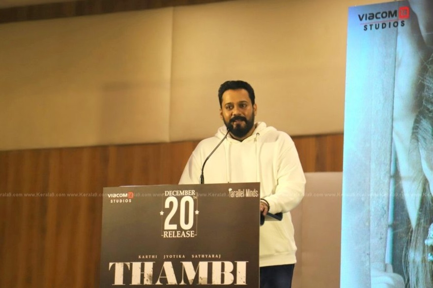  மேலும் ஜீத்து ஜோசப் இயக்கத்தில் கார்த்தி, ஜோதிகா இணைந்து நடித்த தம்பி, சிவா இயக்கத்தில் ரஜினிகாந்த் நடித்த அண்ணாத்த ஆகிய படங்களை எதிர்மறை வேடத்தில் கலக்கினார்.