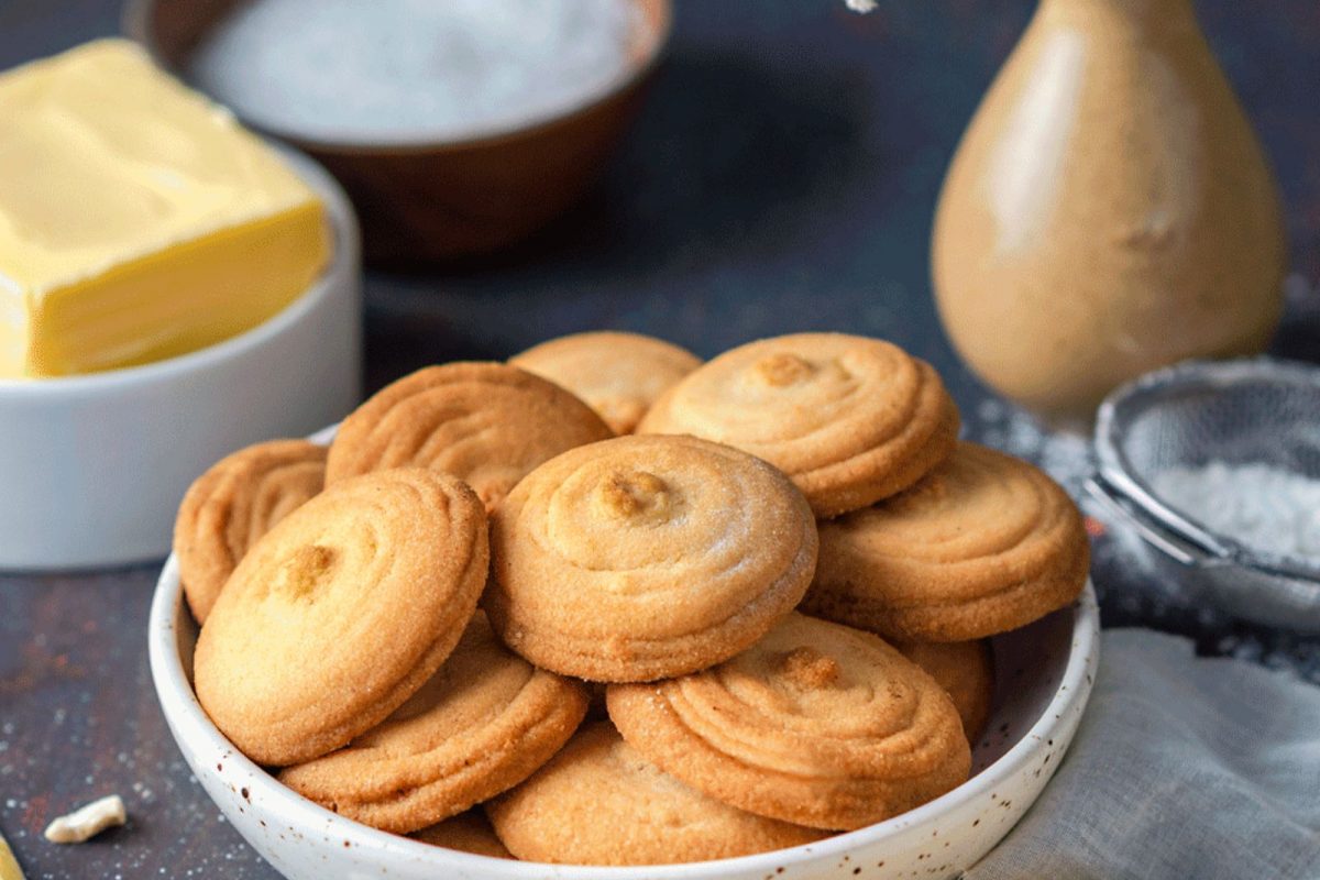 Butter Biscuits  | வீட்டில் மைக்ரோவேவ் அவன் இல்லாதவர்கள் இந்த முறையில் பிஸ்கட் செய்யலாம். இன்று மைதா பட்டர் பிஸ்கட் செய்வது எப்படி என்று பார்க்கலாம்