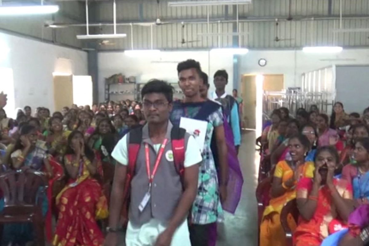 மாணவர்கள்