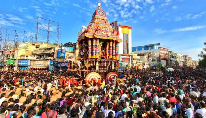 மே 3ஆம் தேதி திருவிழாவின் சிகர நிகழ்ச்சியான திருத்தேரோட்டம் நடைபெறும் எனவும் கூறப்பட்டுள்ளது.