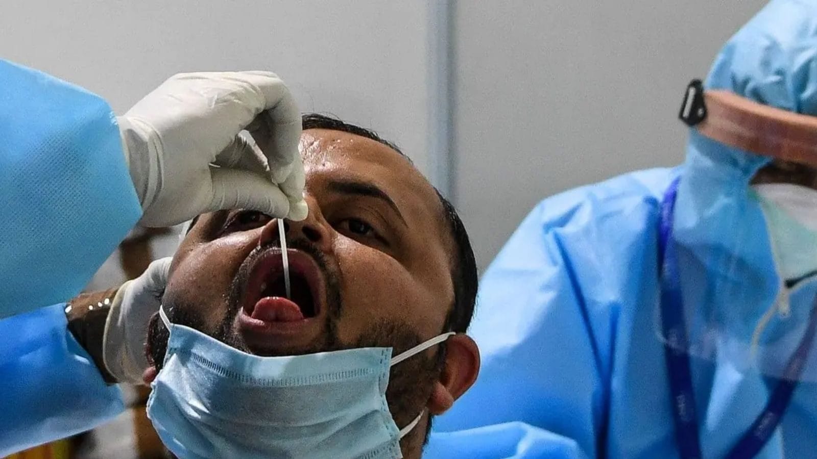 தமிழ்நாட்டில் மீண்டும் அதிகரிக்கும் கொரோனா.. அச்சத்தில் மக்கள்!