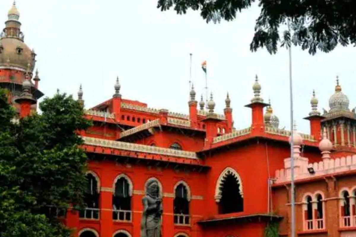 "போலி சாதி சான்றிதழ் அளித்து அரசு பணி" - நீதிபதி காட்டம்!
