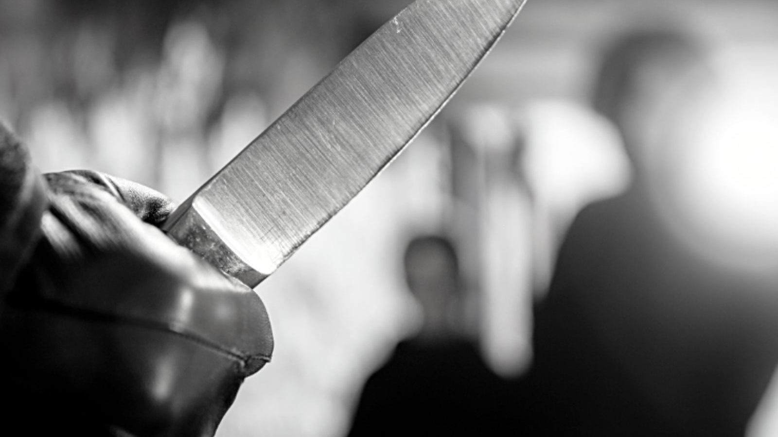 காசு கொடுப்பதில் தகராறு.. இளம்பெண்ணை கொடூரமாக தாக்கிய ஆட்டோ டிரைவர்..