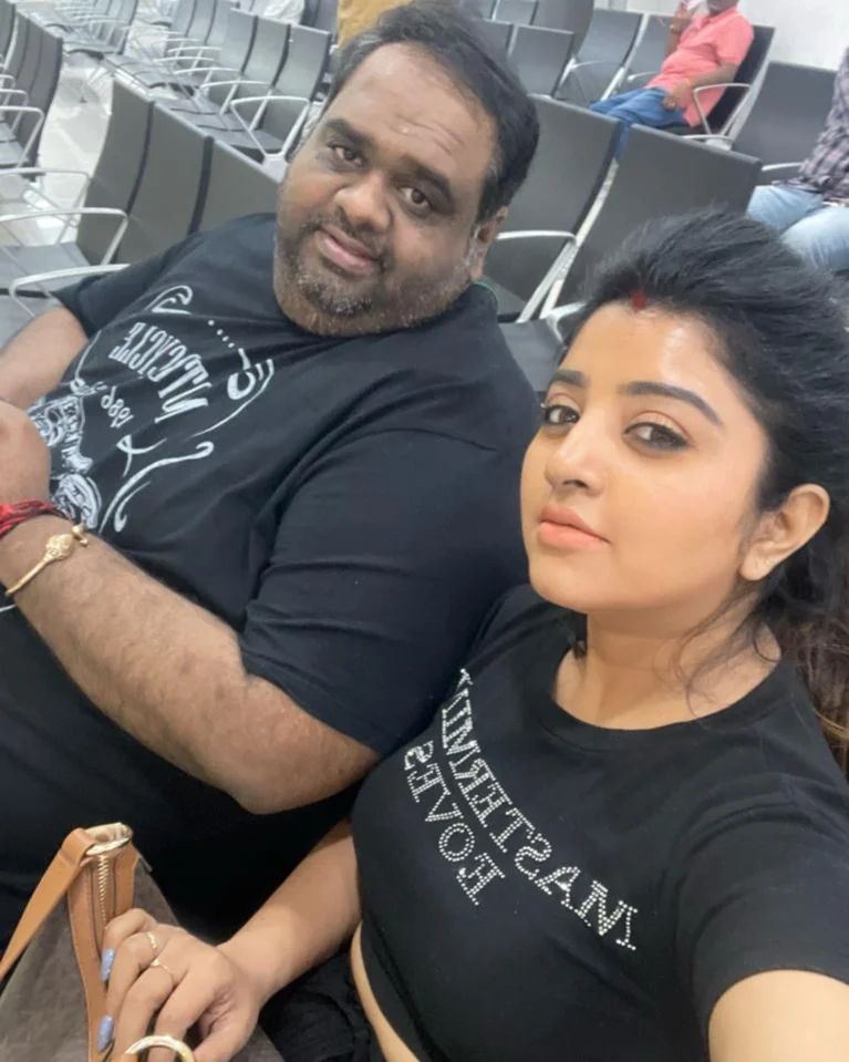  சமீபத்தில் இவர்கள் தங்கள் 6-வது மாத திருமண நாளை விமர்சையாகக் கொண்டாடினர்.
