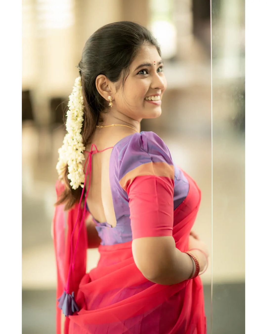  சாய் காயத்ரி கண்ணனனை விட முதிர்ச்சியாக தெரிவதாகவும் ரசிகர்கள் கருத்து தெரிவித்து வந்தனர்.