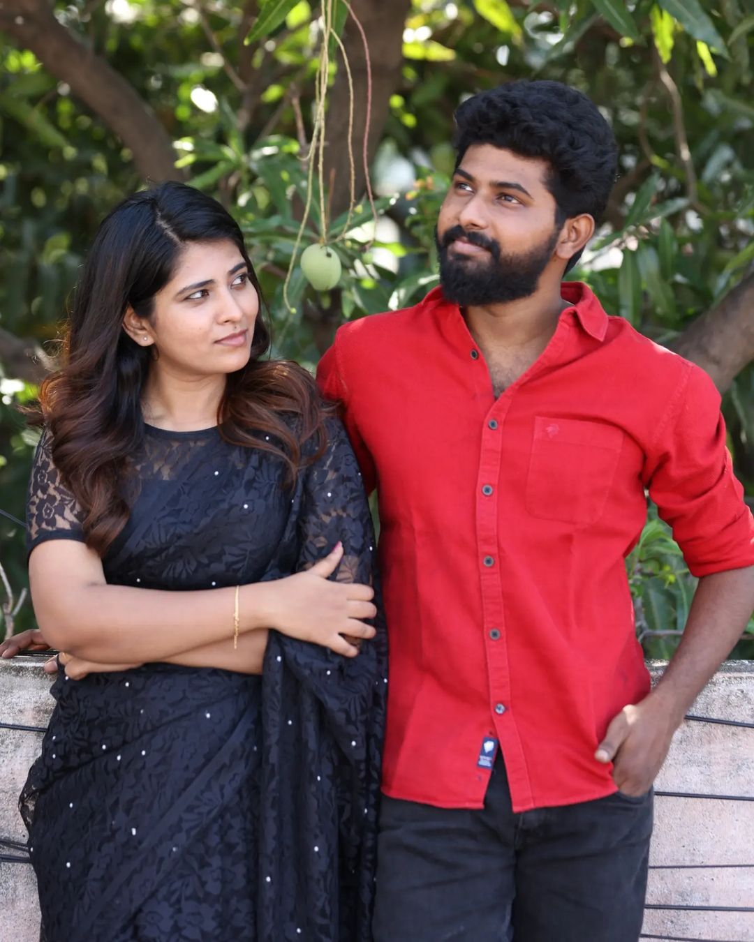  பாண்டியன் ஸ்டோர்ஸ் குடும்பத்தின் கடைக்குட்டி கண்ணன், ஐஸ்வர்யாவை காதலித்து திருமணம் செய்துக் கொண்டான்.