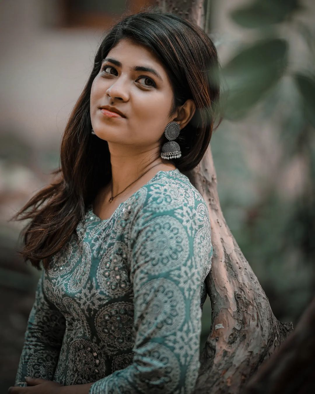  இந்த சீரியலில் முதலில் ஐஸ்வர்யாவாக நடித்து வந்த வைஷாலி தனிகா மாற்றப்பட்டு, அவருக்கு பதிலாக வி.ஜே.தீபிகா நடித்தார்.