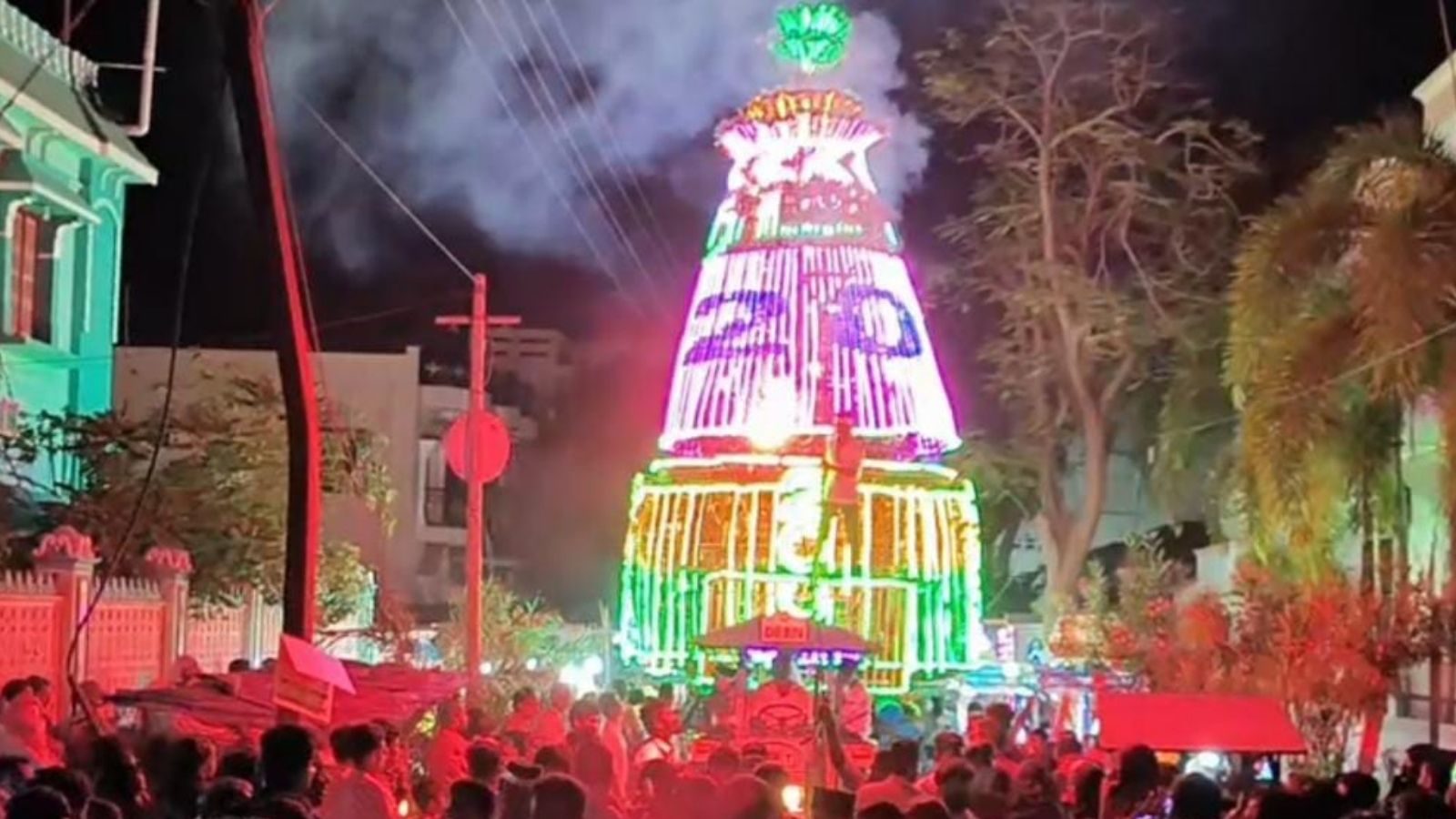 களைகட்டிய காரைக்கால் மஸ்தான் சாகிபு தர்கா சந்தனக்கூடு ஊர்வலம்.. பக்தர்கள் பரவசம்!