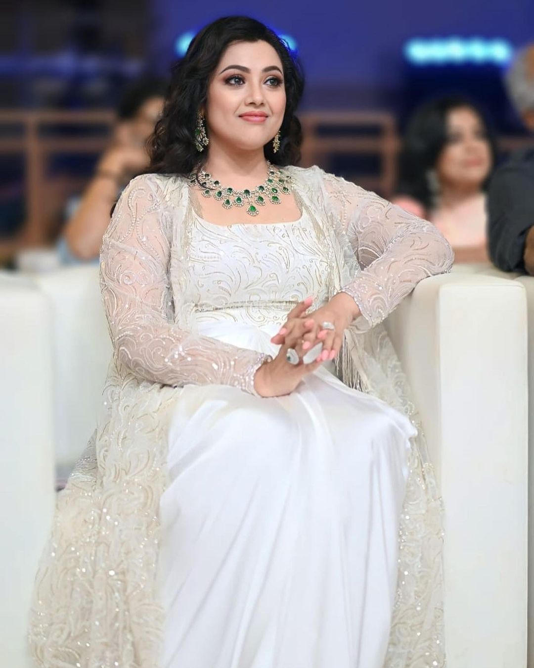  சினிமா துறையில் ஒரு பெண்ணை மதித்து கொண்டாடியதற்கு நன்றி என மீனா 40 நிகழ்ச்சி குறித்து இன்ஸ்டாகிராமில் பதிவிட்டுள்ளார் மீனா.