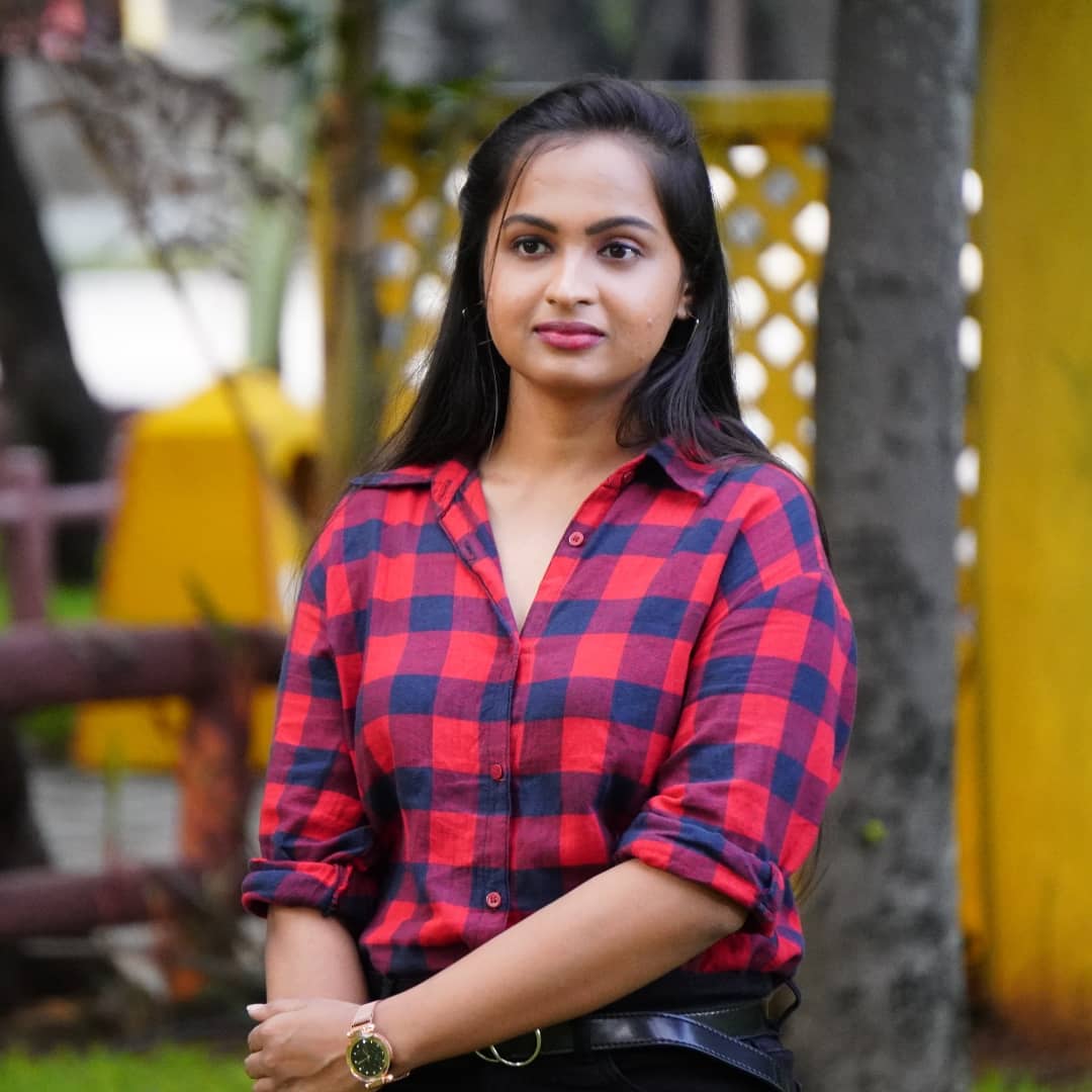  விஜய் டிவி-யில் ஒளிபரப்பாகி வரும் பாரதி கண்ணம்மா 2 சீரியலில் மது என்ற கதாபாத்திரத்தில் நடித்து வருபவர் ரேஷ்மா பிரசாத்.