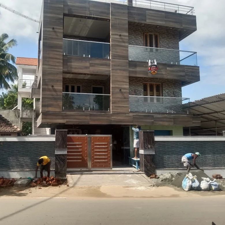  தற்போது தனது சொந்த ஊரில் புது வீடு கட்டியுள்ள தீனா, அந்தப் படங்களை இன்ஸ்டகிராமில் பகிர்ந்துள்ளார்.