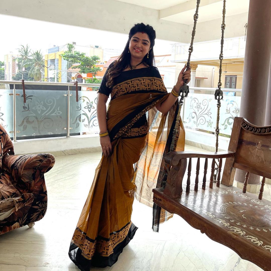  இப்படி முன்னணி இயக்குநர்கள் மற்றும் தயாரிப்பு நிறுவனங்களின் சீரியல்களில் நடித்துள்ளார் மகாலட்சுமி.