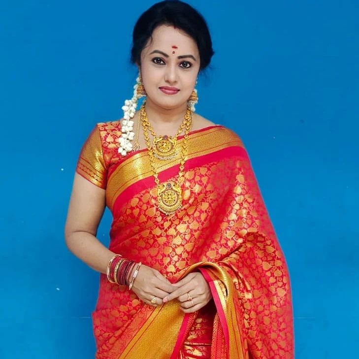  தமிழில் சரத்குமார் நடிப்பில் வெளியாகி சூப்பர் ஹிட் கொடுத்த சூர்ய வம்சம் படத்தின் மூலம் சினிமாவில் அறிமுகமானவர் லாவண்யா.