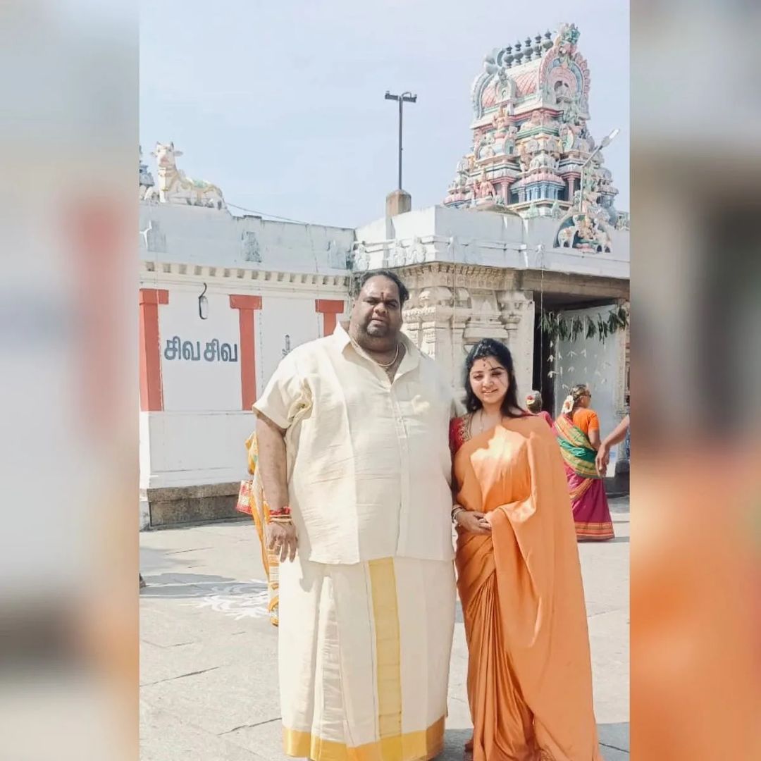  மகாலட்சுமிக்கு முன்பே அனில் என்பவருடன் திருமணமாகி, சச்சின் என்ற மகன் இருக்கிறான். பின்னர் அவர்கள் இருவரும் பிரிந்தனர்.