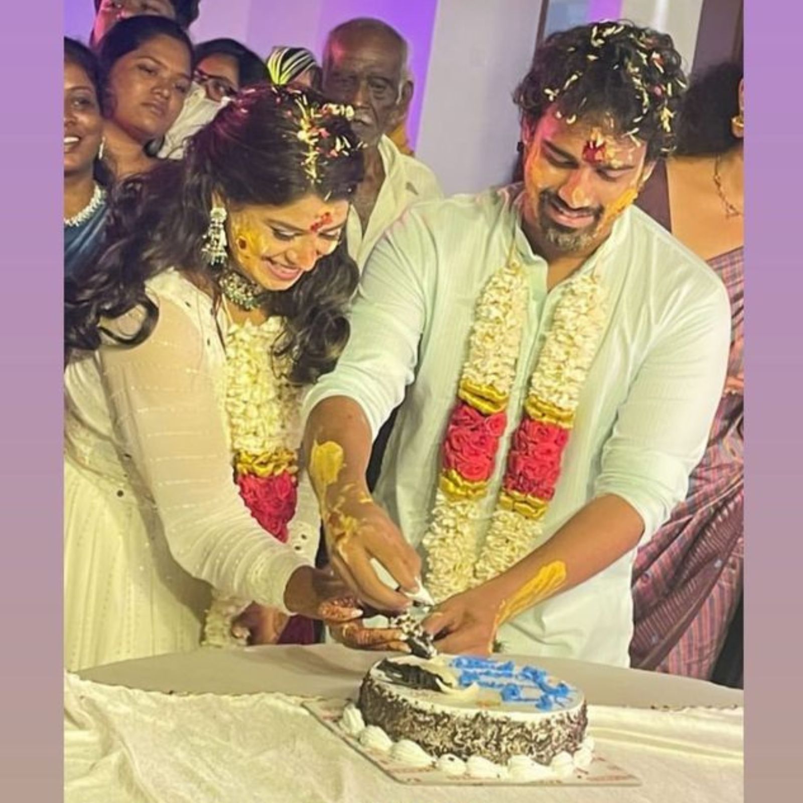  இதையடுத்து அவர்களுக்கு வாழ்த்துகள் குவிந்து வருகின்றன.