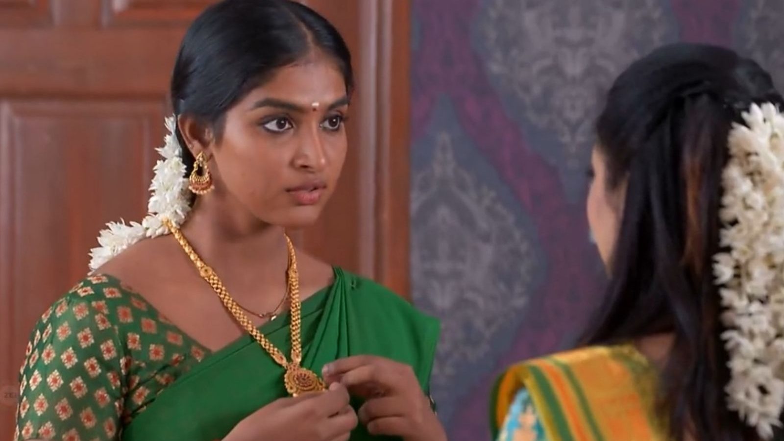 நகையால் ஷாக்கான நட்சத்திரா.. தீபாவுக்கு சவால் விட்ட மீனாட்சி - 'கார்த்திகை தீபம்' சீரியல் அப்டேட்!